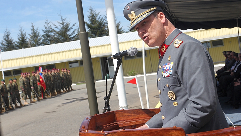 Ejército destituyó al director de la Escuela Militar por homenaje a Miguel Krassnoff