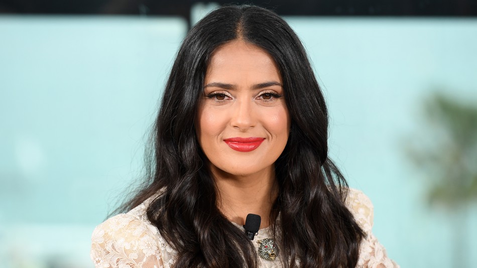 Salma Hayek sorprende con un radical cambio de look