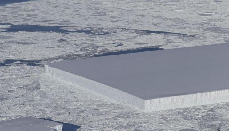 ¿De qué se trata este iceberg rectangular apareció en la Antártica?