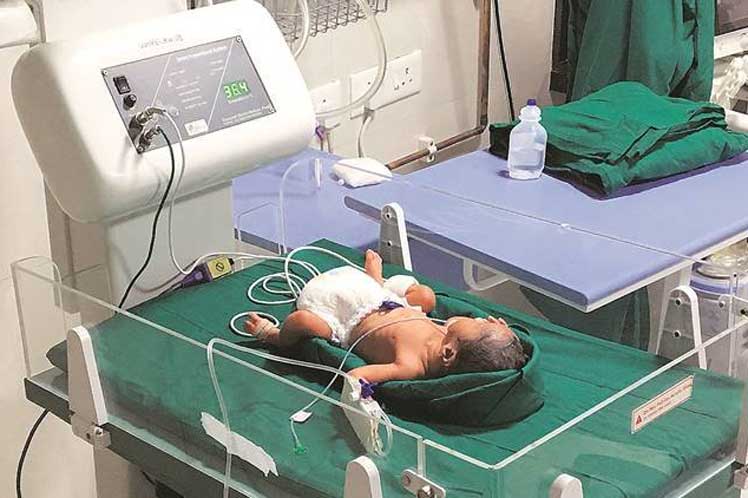 Nació la primera niña de un trasplante de útero en la India