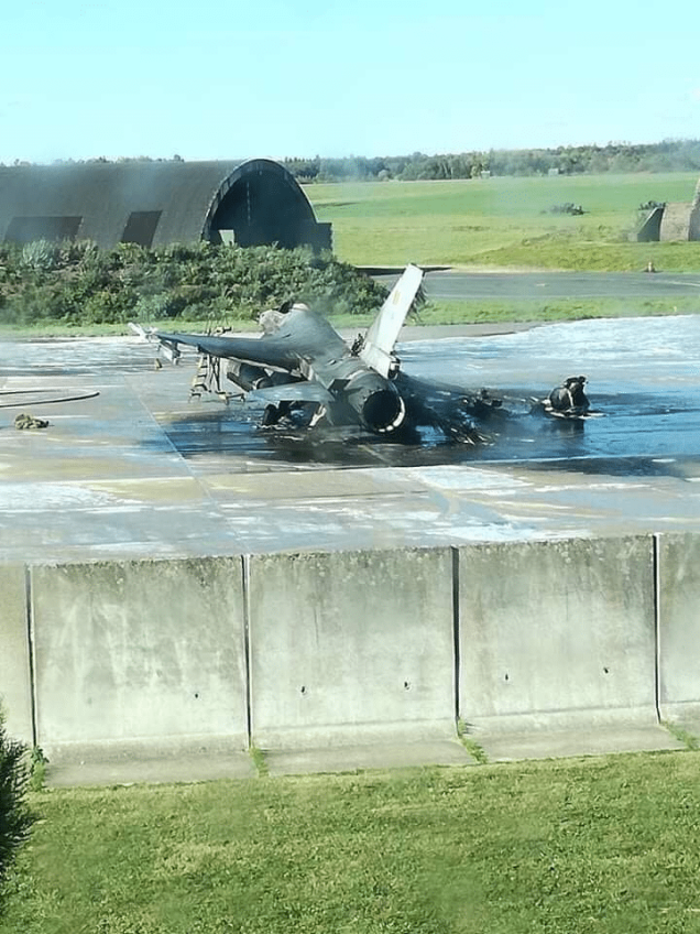 Por accidente un mecánico accionó el cañón de un avión y destruyó un F-16