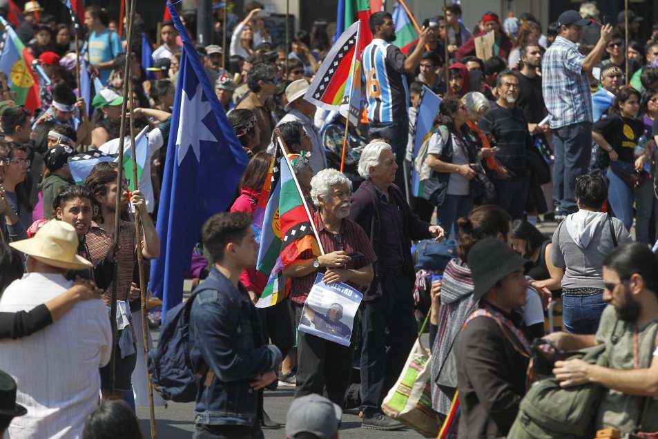 Marcha por la Resistencia Mapuche congregó a miles de personas en el centro de Santiago