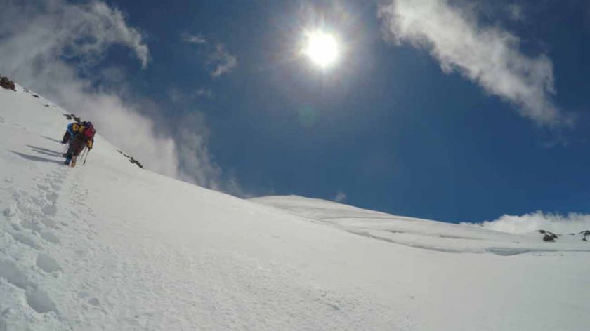 Nueve alpinista mueren tapiados por violenta tormenta y deslizamiento de tierra en Nepal