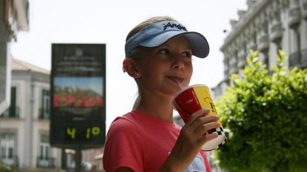 Alemania piensa prohibir el uso de azúcar en las bebidas para niños