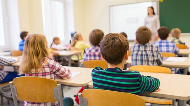 ¡Insólito! Detención domiciliaria a un niño de nueve años por apuntar con un arma a sus compañeros de clase