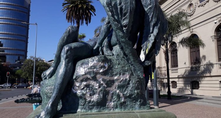 A un día de ser entregada tras su restauración, escultura de Rebeca Matte es nuevamente vandalizada