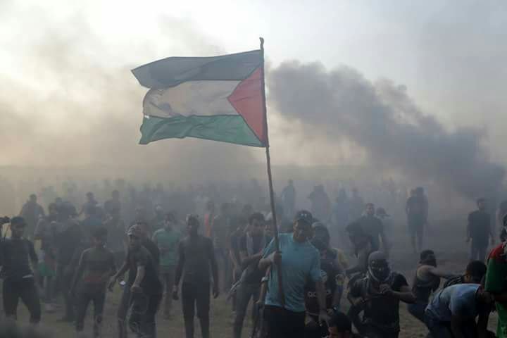 Fuego del Ejército israelí hiere a casi un centenar de palestinos en Gaza