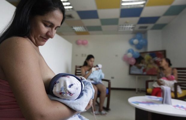 Más de medio millón de mujeres son protegidas en Venezuela por Parto Humanizado