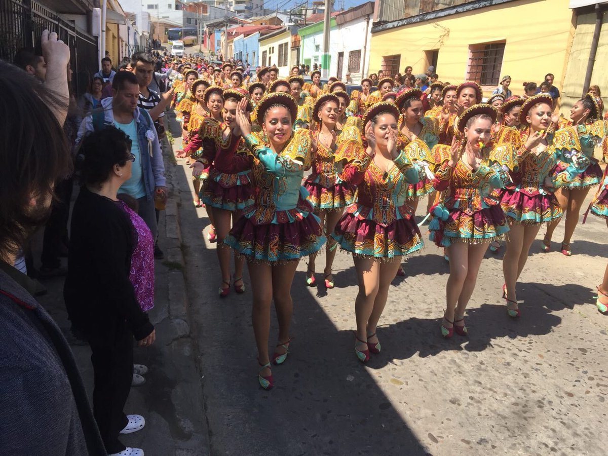 Valparaíso: Pasacalles barriales mantienen vivo al Carnaval de los Mil Tambores