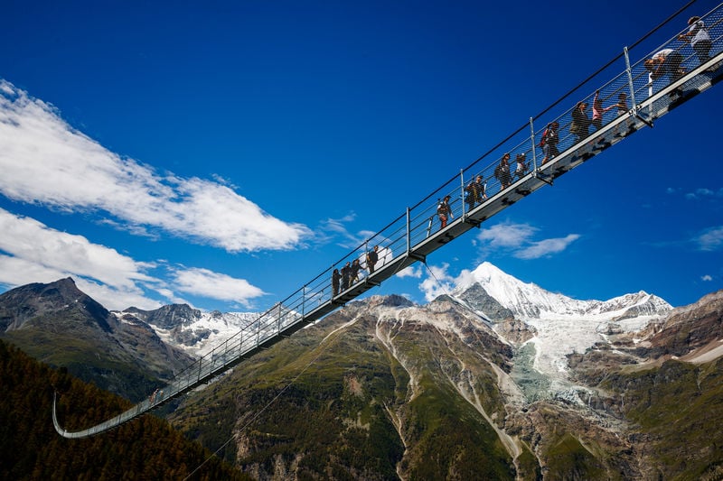 (Fotos) Medio kilómetro mide el puente colgante más grande del mundo