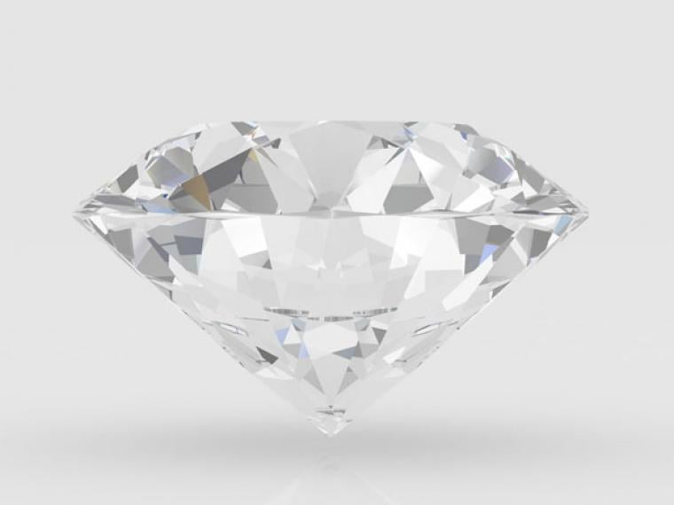 Irlandés se roba un diamante de una joyería y luego se lo traga