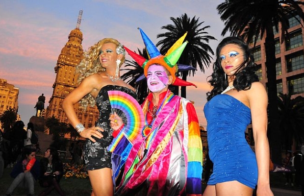 Histórico: En Uruguay aprueban ley que garantiza derechos de transexuales