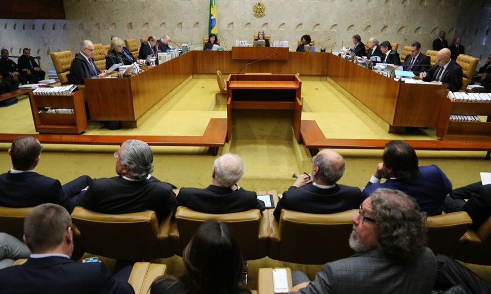 Senado brasileño aprueba aumentar el sueldo de Corte Suprema y provoca primera derrota de Bolsonaro