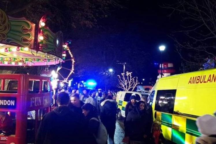 (Fotos) Niños resultaron heridos tras incidente de tobogán inflable en parque del Reino Unido