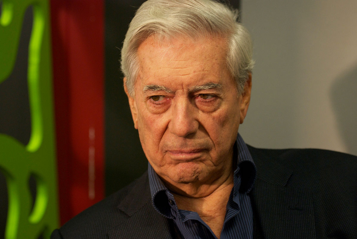 Reclaman 2,1 millones de euros al nobel Mario Vargas Llosa por deuda con el fisco