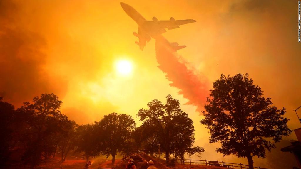 ¿Qué hay detrás de los voraces incendios en California?