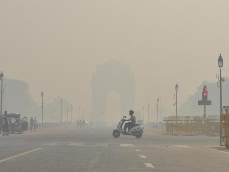 Beijing activa alerta amarilla por contaminación del aire