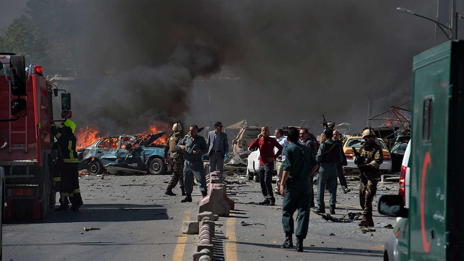 Violencia desenfrenada: Enfrentamientos y atentados suicidas dejan más de cien muertos en Afganistán