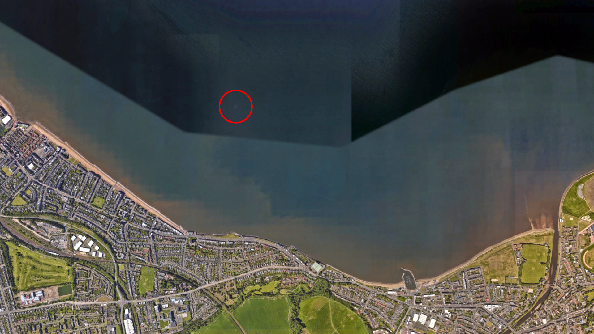 (Video) Gracias a Google Earth descubren un «avión sumergido» en el mar