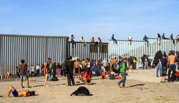 Un juez prohíbe que Trump deniegue asilo a personas que entren ilegal a EE.UU.