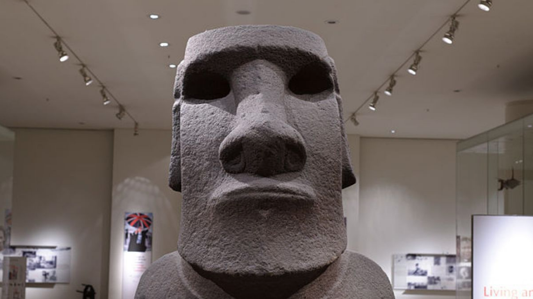 Líder Rapa Nui conoce moái robado hace 150 años: “Sentí sus ganas de volver a su tierra”