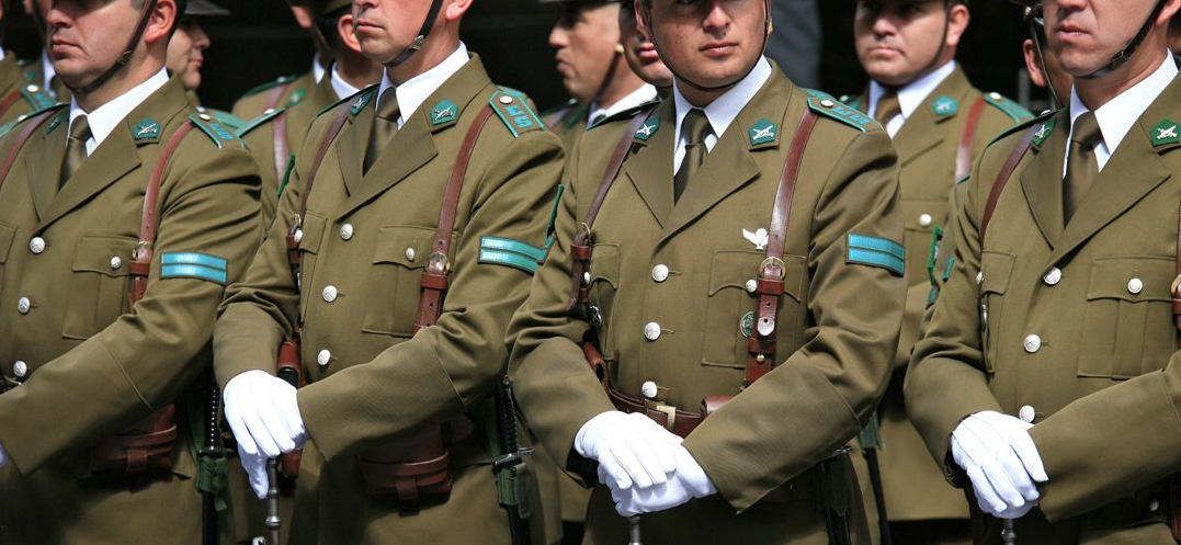 Carabineros dio de baja a 1.900 funcionarios en los últimos tres años: la mitad por cometer una falta o delito