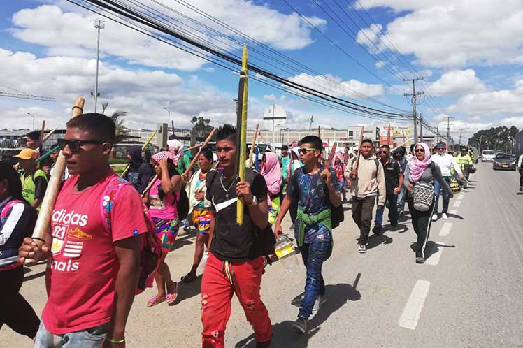 Caravana de indígenas colombianos exige cumplimiento de acuerdos