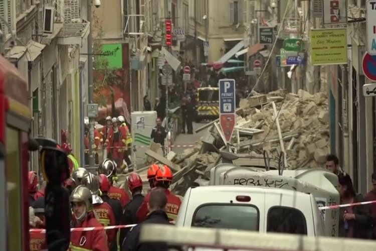 (Video, Fotos) Se desploman dos edificios en el centro de Marsella