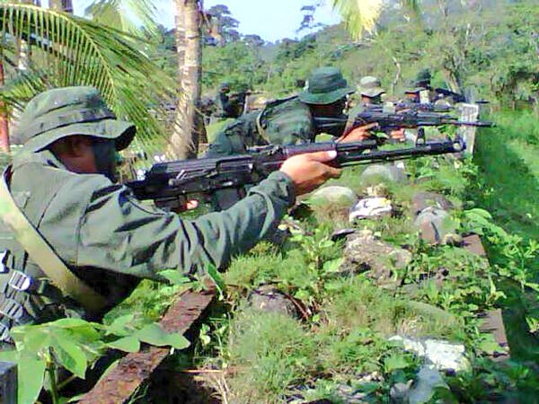 Tres militares venezolanos muertos y al menos 10 heridos fue el saldo de un enfrentamiento con paramilitares colombianos
