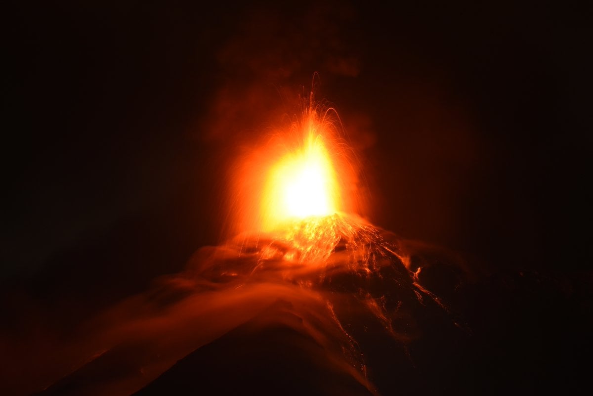 Guatemala en pánico: Entra en erupción por quinta vez el volcán de Fuego