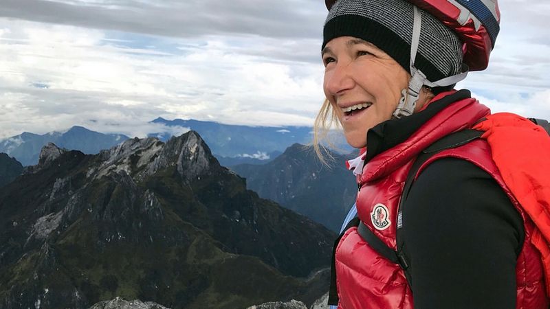 Una mujer escala las montañas más altas del mundo a favor de los enfermos mentales (Fotos)