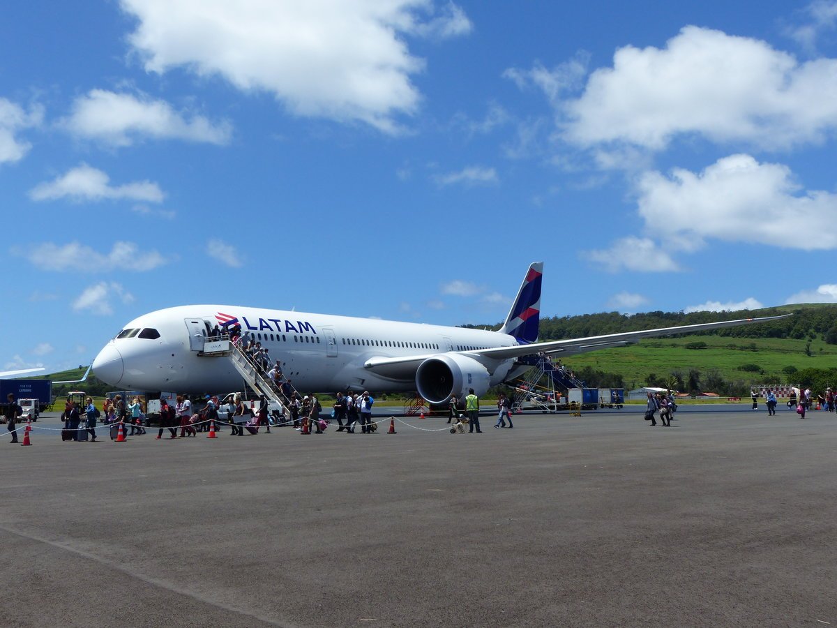 Alcalde de Rapa Nui denuncia mal funcionamiento de Latam en la isla