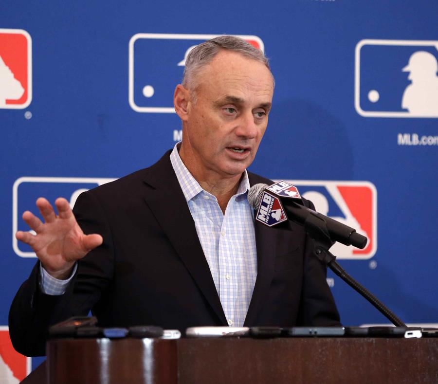 Comisionado Rob Manfred extiende su contrato con MLB hasta 2024