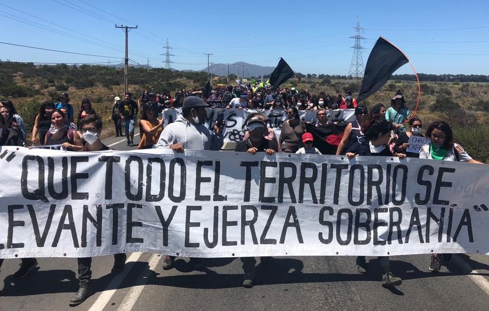«Donde ellos traen muerte, nosotros sembramos resistencia»: Movilización contra Zonas de Sacrificio se suma a rechazo por asesinato de Catrillanca