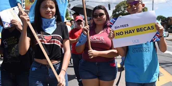 Recorte de $16 millones en educación obliga a universitarios de Costa Rica a tomar las calles