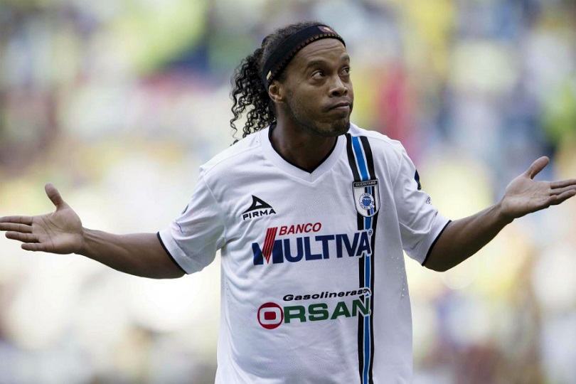 Exastro del fútbol Ronaldinho esta en riesgo de regresar a prisión por no pagar pensión alimenticia a expareja
