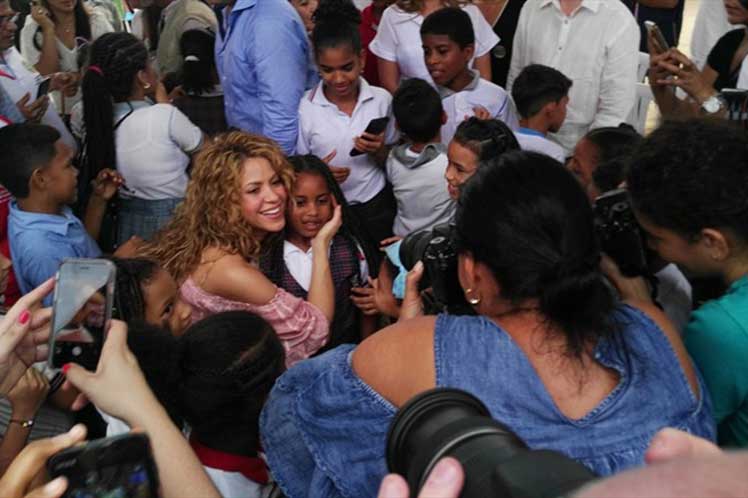 Shakira pide a Iván Duque aumentar presupuesto para la educación y la inclusión social