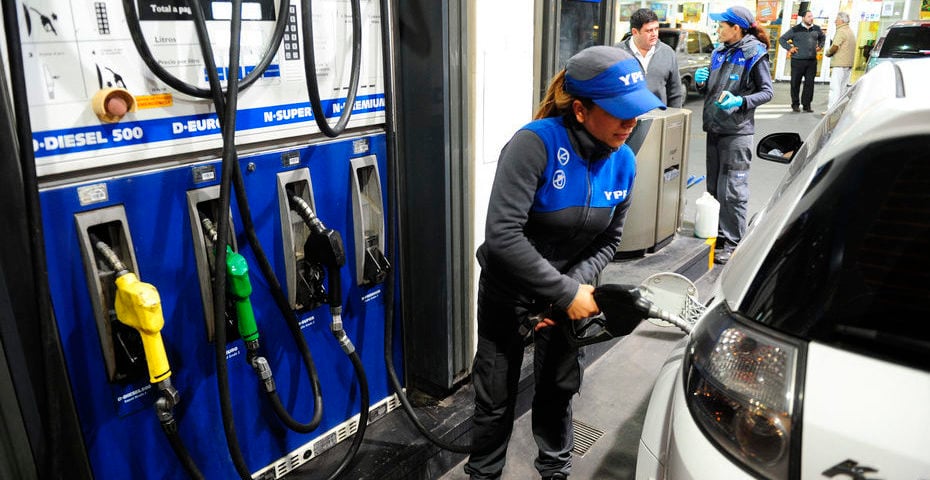 Macri aumenta precio del combustible por decimocuarta vez este año