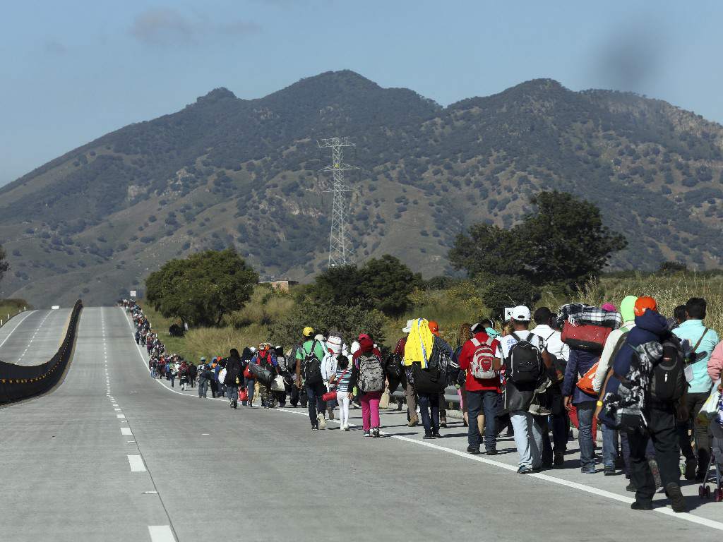 EE. UU. refuerza frontera con Tijuana ante el avance de la caravana de migrantes