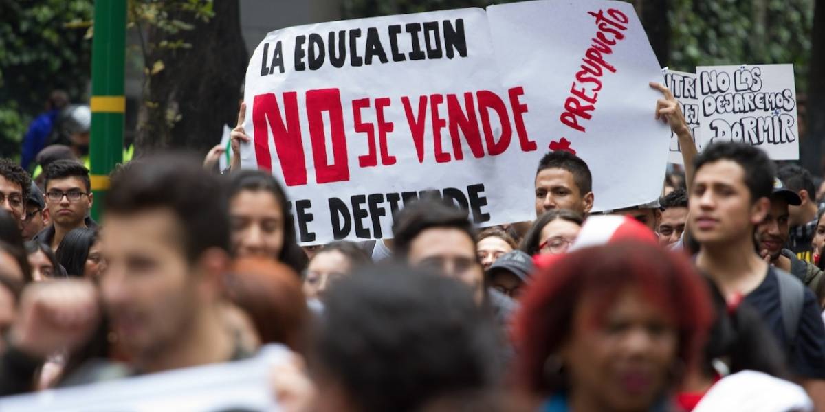 Colombianos marcharon en rechazo al posible aumento de impuesto a la cesta básica