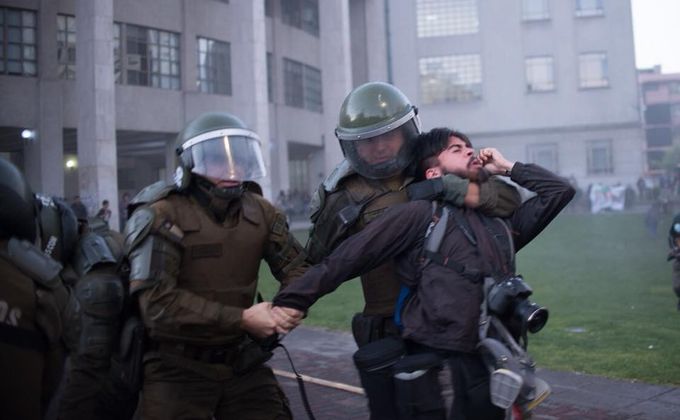 Denuncian a Carabineros por violentas detenciones, disparos y exceso de lacrimógenas en Concepción