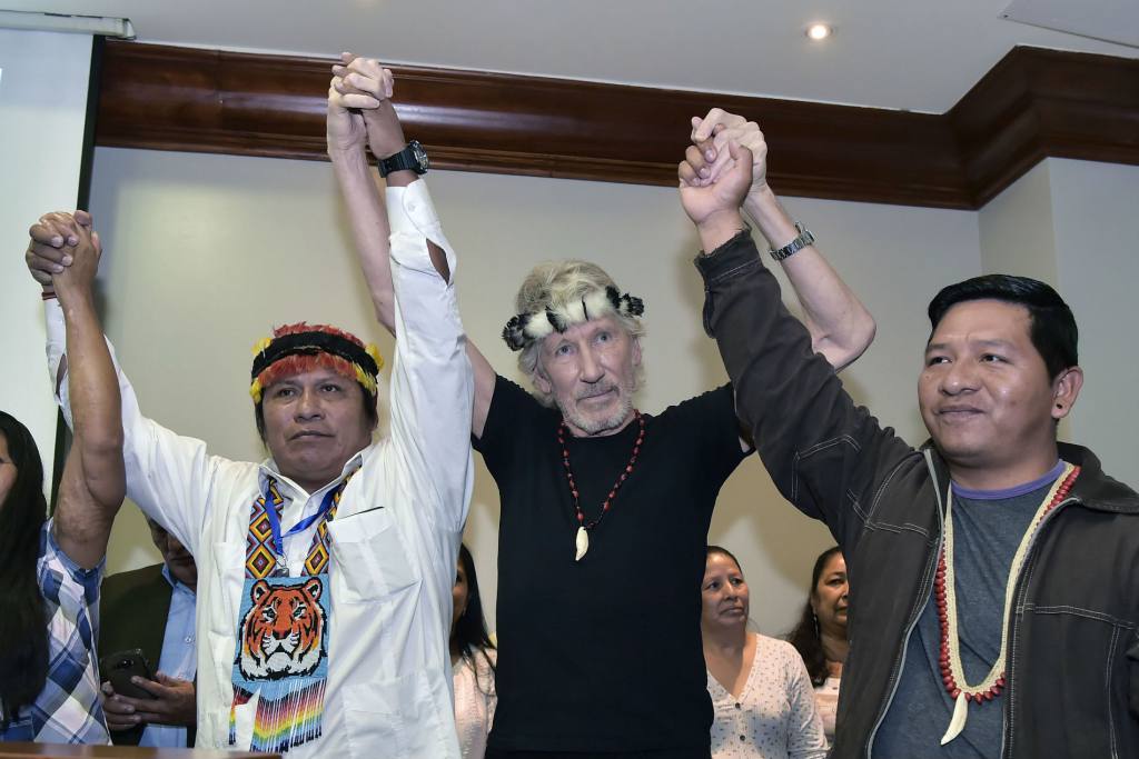 Roger Waters pide a Ecuador respetar asilo de Assange porque sino «lo matarán»