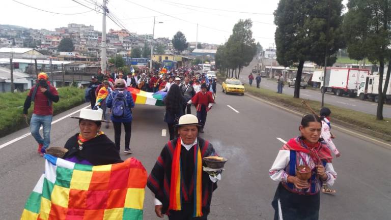 Indígenas llegan a Quito tras once días de caminata contra la minería