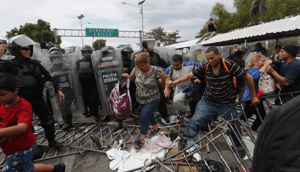 Detienen al menos a 600 migrantes centroamericanos al sur de México