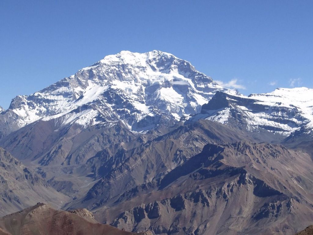 Acusan a minera AngloAmerican de hacer «publicidad engañosa» con el monte Aconcagua en El Mercurio