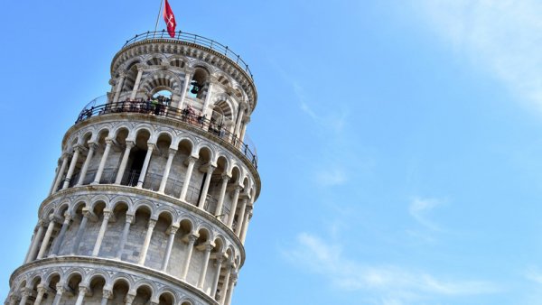 La torre inclinada de Pisa se endereza año tras año
