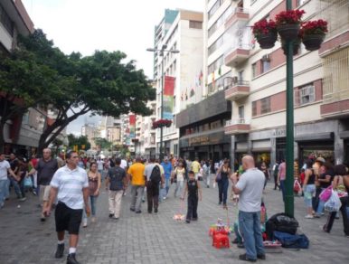 Venezolanos rechazan sanciones estadounidenses contra su país, según encuestadora Hinterlaces