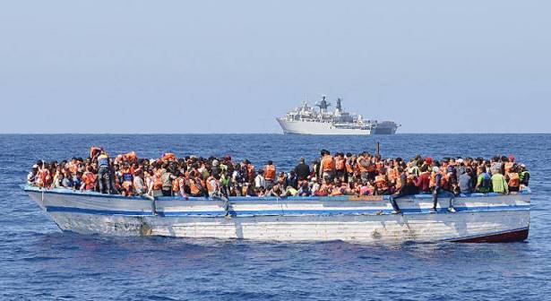 Mueren 12 migrantes africanos al naufragar en costas del Mediterráneo