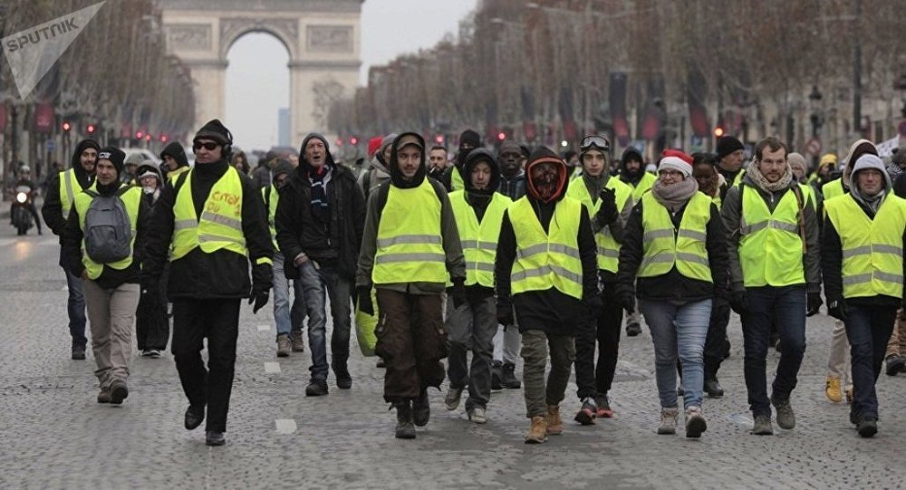 Unos 180 detenidos en un nuevo sábado de los chalecos amarillos en París