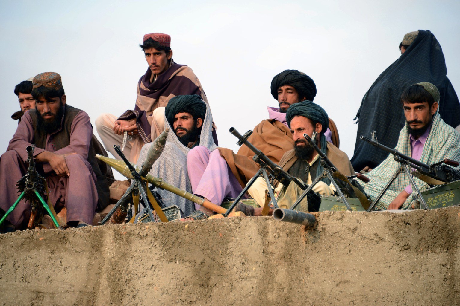 Afganistán evalúa la reinserción de los talibanes tras fin del conflicto